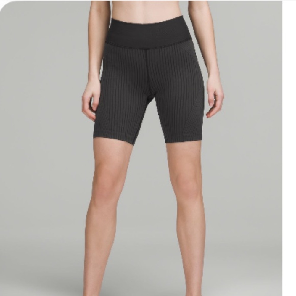 Lululemon ebb to street 8” high rise short. Color black size 6